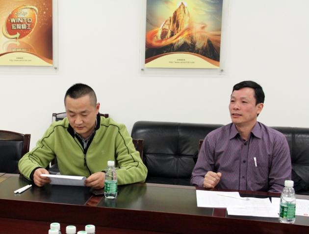 图7、pp电子游戏市场总监霍达炎（右一）先容五届活动评选的概况及本届的亮点